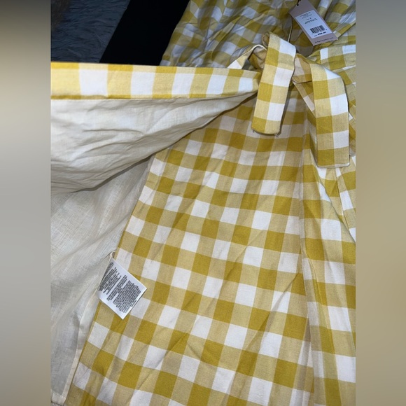 BCBGeneration Yellow Gingham V-Neck Wrap Dress Size Small NWT - Picture 4 of 9